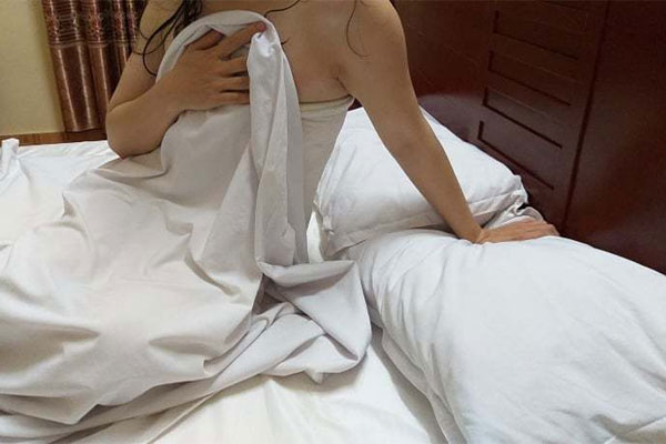 Vắt óc nghĩ chiêu đổi gió với chồng, vừa bước vào phòng ngủ trong bộ dạng gợi cảm, tôi bị chồng mắng té tát đuổi luôn ra ngoài-2