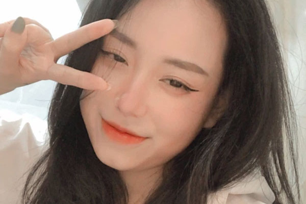 Bị chê kẻ mắt lỗi ngay trên livestream, cô giáo Vật lý hot nhất MXH phản ứng thế nào?-3