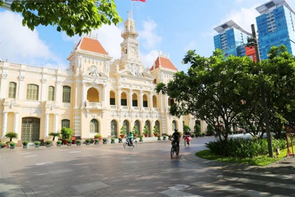 Về từ vùng dịch, đang trong thời gian cách ly vẫn trốn đến nhà bố vợ chơi-2