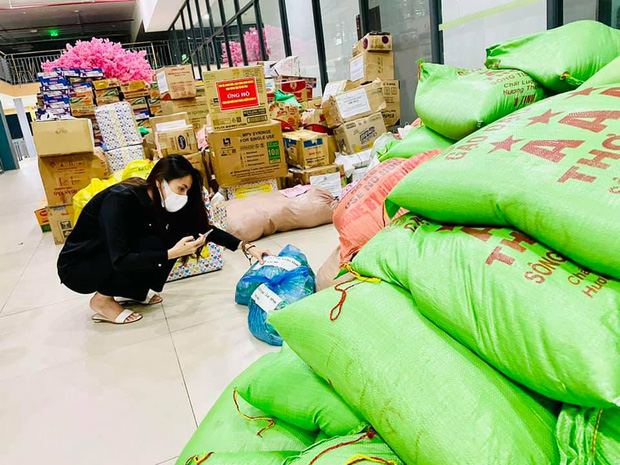 Thuỷ Tiên bị tố nhận vơ” cả trăm tấn lương thực người dân Hà Tĩnh tiếp tế cho Sài Gòn, Công Vinh bức xúc lên tiếng phân trần-8