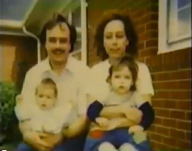 Không sinh được con, cặp vợ chồng nhận 2 đứa trẻ về nuôi rồi nhanh chóng nhận ra sự thật kinh khủng, phải cầu cứu sự giúp đỡ-1