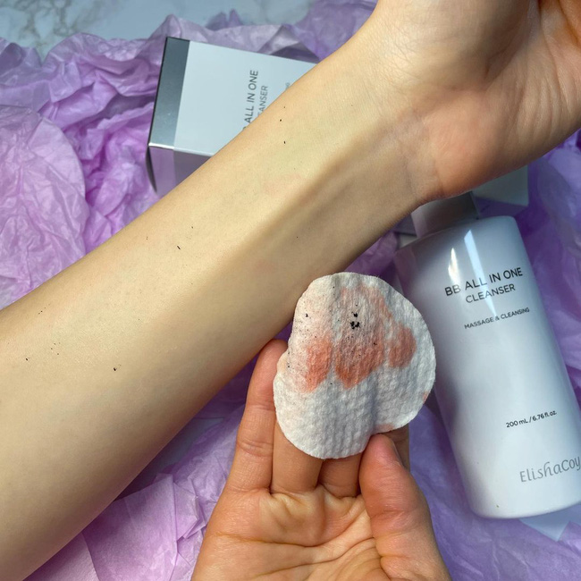 4 lỗi rửa mặt chị em dễ vướng phải khi nghỉ ở nhà, không sửa ngay thì da sẽ xuống cấp trầm trọng-1