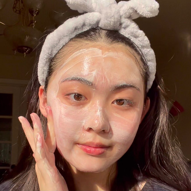 4 lỗi rửa mặt chị em dễ vướng phải khi nghỉ ở nhà, không sửa ngay thì da sẽ xuống cấp trầm trọng-2