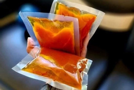 Hàng quán đóng cả loạt, loại nước cốt đóng gói bất ngờ gây sốt