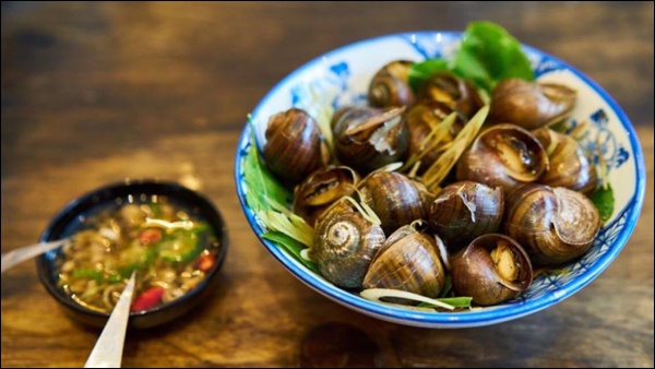Cuối tuần vào bếp làm món ốc hấp tiêu&nbsp;cay nồng, đậm đà hương vị đồng quê-4