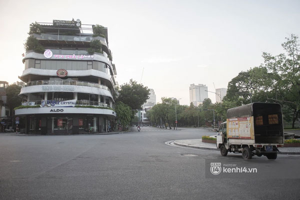 Hàng quán ở Hà Nội lách quy định để bán online-3