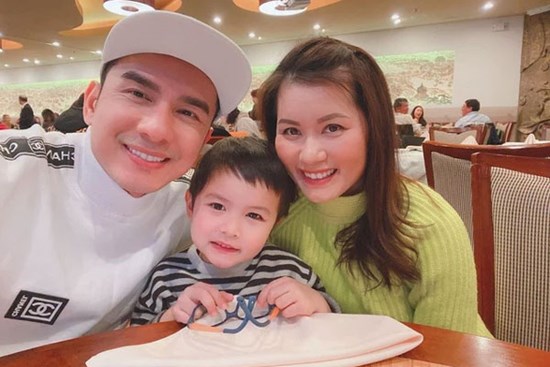 Hậu ly hôn, vợ cũ Đan Trường hé lộ điều bất ngờ về con trai, nhiều người khen nuôi dạy con khéo