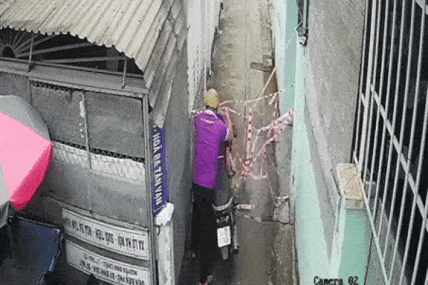 Sự thật clip người đàn ông lén lút tháo dây chắn trong khu phong tỏa