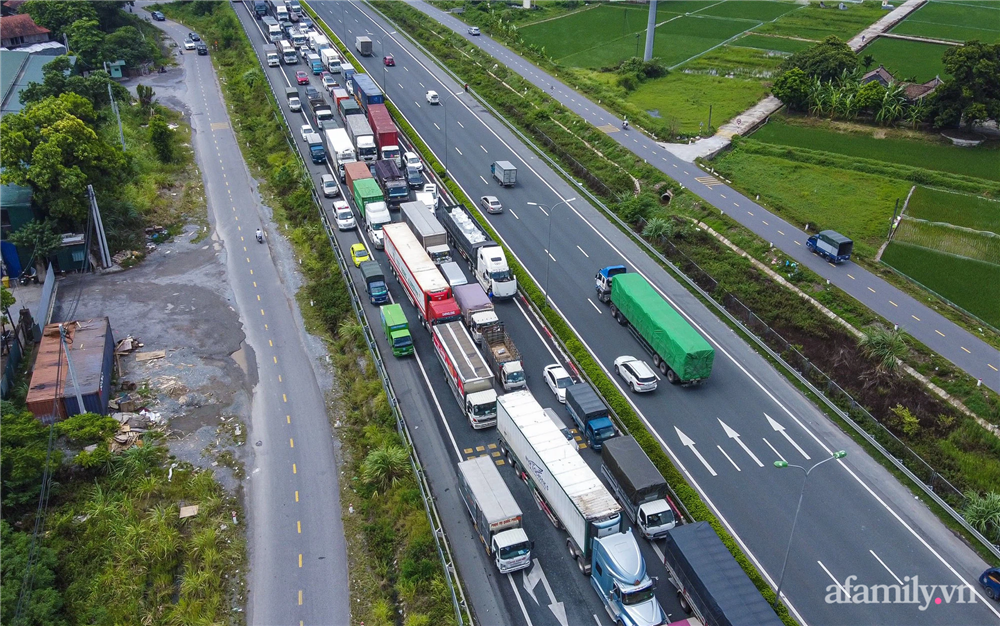 Hà Nội ngày đầu giãn cách xã hội: 100% phương tiện phải quay đầu tại 22 chốt kiểm soát cửa ngõ, các xe không thuộc luồng xanh phải thay đổi lộ trình-12