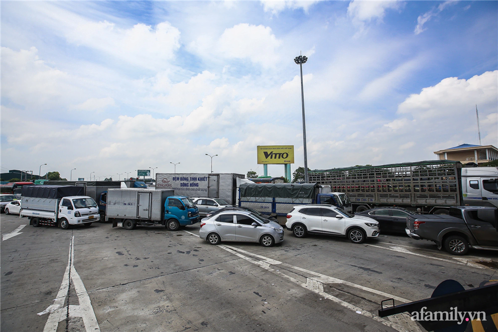 Hà Nội ngày đầu giãn cách xã hội: 100% phương tiện phải quay đầu tại 22 chốt kiểm soát cửa ngõ, các xe không thuộc luồng xanh phải thay đổi lộ trình-9