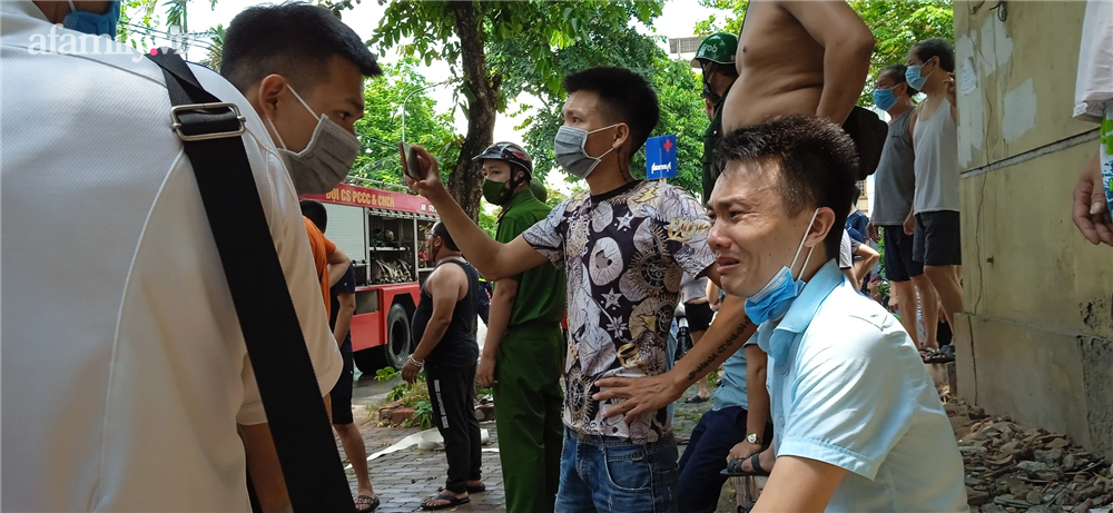 Hà Nội: Tiếng khóc nhói lòng giữa đám cháy kinh hoàng lúc trời mưa tầm tã-4