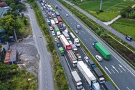 Video: Cao tốc Pháp Vân-Cầu Giẽ ùn ứ dài vì ô tô phải quay đầu không vào Hà Nội