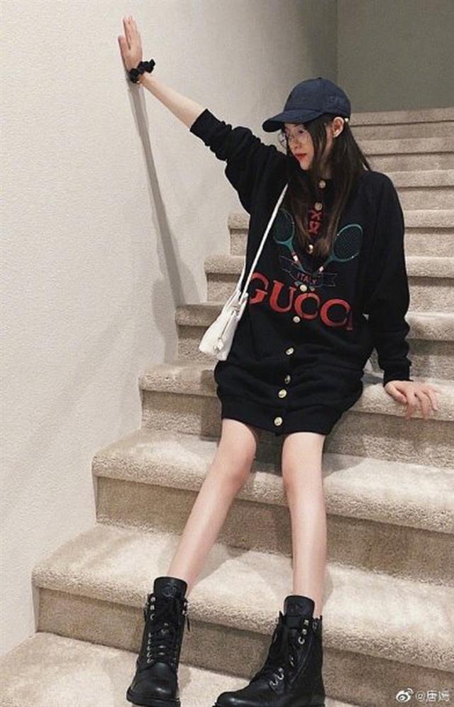 Cùng diện mốt giấu quần nhưng team chân khẳng khiu hay team đùi to khỏe khoắn mới thắng thế?-2