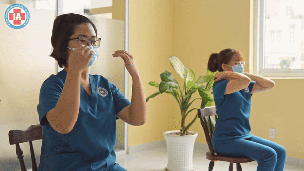 Bác sĩ hướng dẫn bài tập phục hồi phổi cho bệnh nhân COVID-19-7