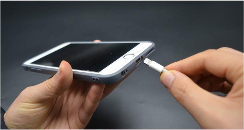 Pin điện thoại không bền hóa ra do cách sạc sai, nếu duy trì được những thói quen này sẽ cực tốt-3