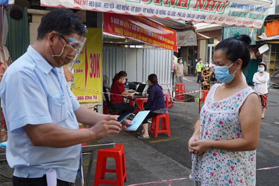 Người dân TP.HCM sẽ được phát 10-15 thẻ đi chợ trong 30 ngày