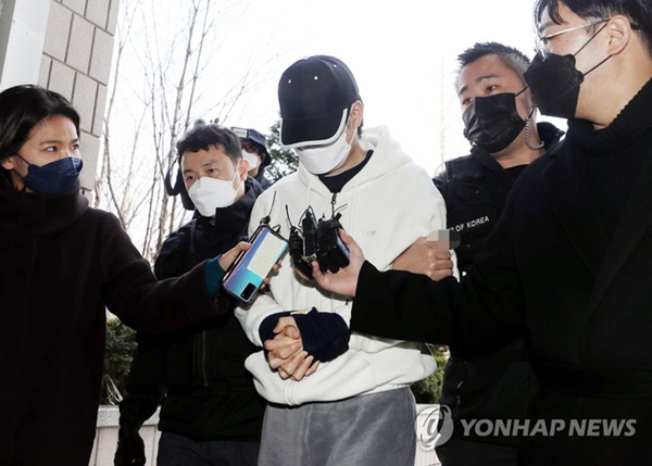 Bé gái 8 tuổi chết với chiếc bụng rỗng, kết thúc cuộc đời địa ngục bị mẹ và bố dượng bỏ đói, bắt ăn uống... chất thải của chính mình-4