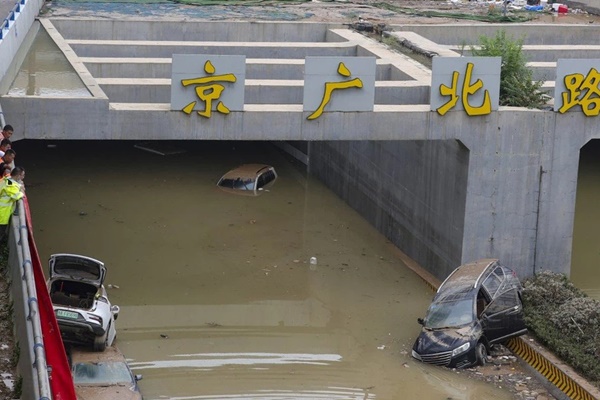 Cảnh tang thương ở Trịnh Châu: Dọn hầm ngập lụt, phát hiện nhiều xác người chết đuối-1