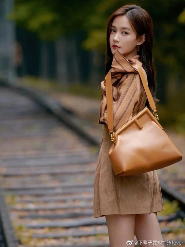 4 người đẹp Cbiz đụng độ: Trương Bá Chi cân hết tất cả nhờ pha lên đồ đỉnh cao, át cả mỹ nhân Tân Cương-10