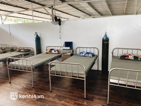 Cận cảnh khu điều trị Covid-19 trên sân bóng đá đầu tiên ở Sài Gòn vừa chính thức đón F0-6