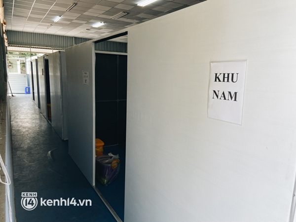 Cận cảnh khu điều trị Covid-19 trên sân bóng đá đầu tiên ở Sài Gòn vừa chính thức đón F0-7