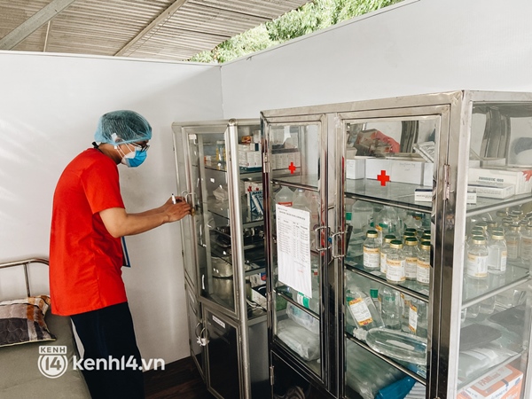 Cận cảnh khu điều trị Covid-19 trên sân bóng đá đầu tiên ở Sài Gòn vừa chính thức đón F0-11