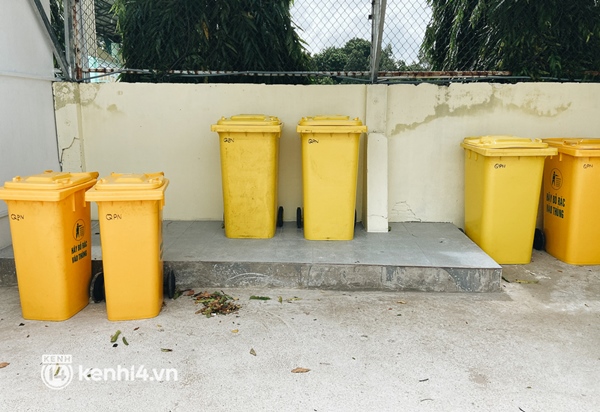 Cận cảnh khu điều trị Covid-19 trên sân bóng đá đầu tiên ở Sài Gòn vừa chính thức đón F0-17