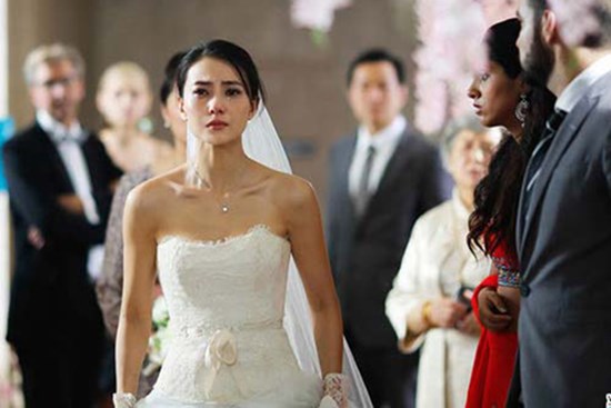 Trong đám cưới, cô dâu đi vệ sinh 10 phút, lúc quay lại toàn hội trường không còn một bóng người!