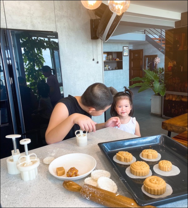 Ở nhà chống dịch, Cà Pháo nhà Lê Phương được&nbsp;rèn luyện kỹ năng này để thoát khỏi đồ công nghệ, mẹ nào cũng nên học-4