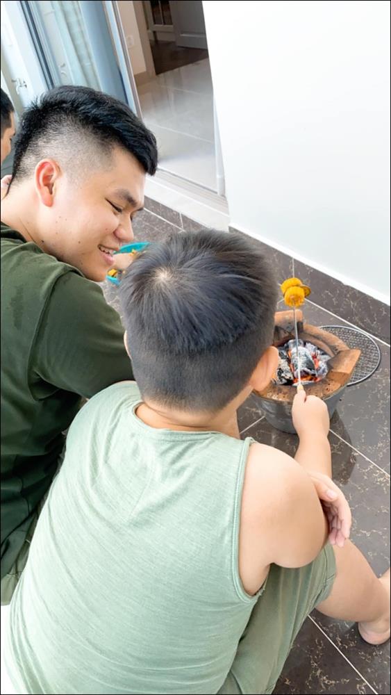 Ở nhà chống dịch, Cà Pháo nhà Lê Phương được&nbsp;rèn luyện kỹ năng này để thoát khỏi đồ công nghệ, mẹ nào cũng nên học-7