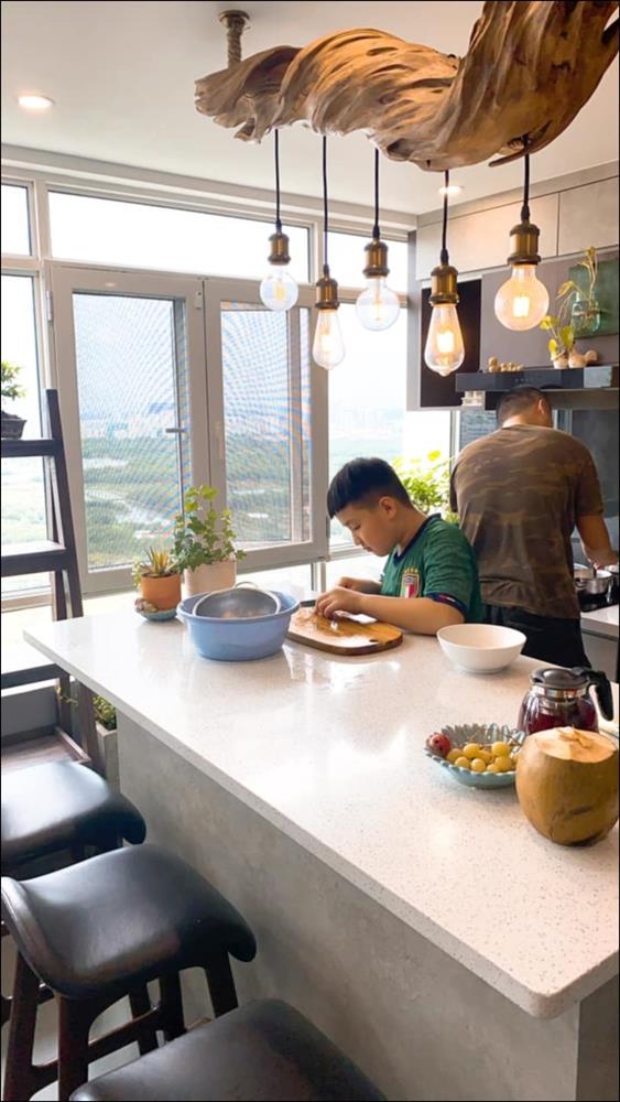 Ở nhà chống dịch, Cà Pháo nhà Lê Phương được&nbsp;rèn luyện kỹ năng này để thoát khỏi đồ công nghệ, mẹ nào cũng nên học-8