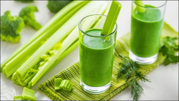 Nghỉ dịch ở nhà trót ăn nhiều, chị em hãy làm ngay&nbsp;nước ép cần tây đẹp da đẹp dáng,&nbsp;giảm cân hiệu quả bất ngờ-5