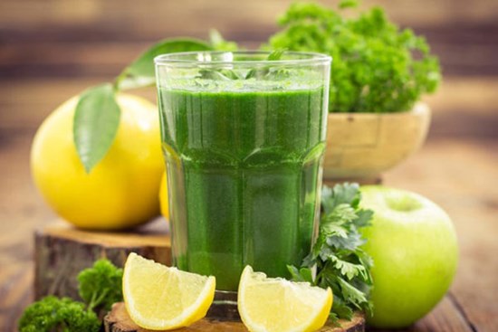 Nghỉ dịch ở nhà trót ăn nhiều, chị em hãy làm ngay nước ép cần tây đẹp da đẹp dáng, giảm cân hiệu quả bất ngờ