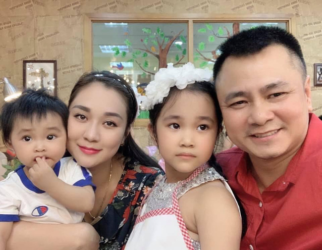 Tự Long kể chuyện đưa vợ đi đẻ khiến dân tình cười mệt, vào khu đẻ không dám nhìn ai vì ai cũng như... thời tiền sử-1