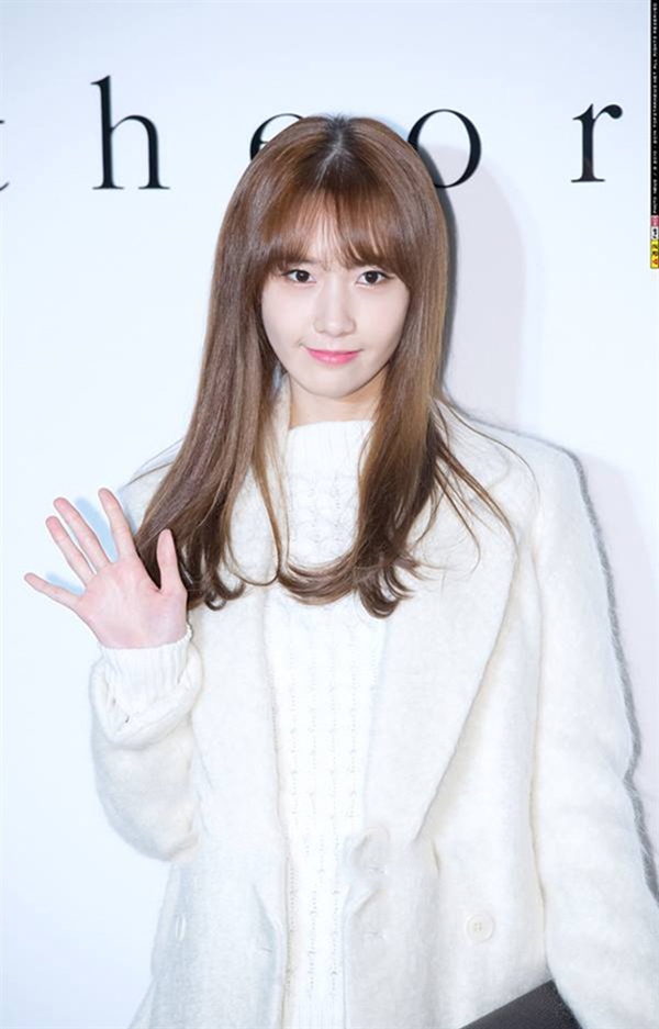 Ở nhà nghỉ dịch có chán quá cũng chớ dại cắt mái nếu bạn có dáng mặt giống những mỹ nhân này-10