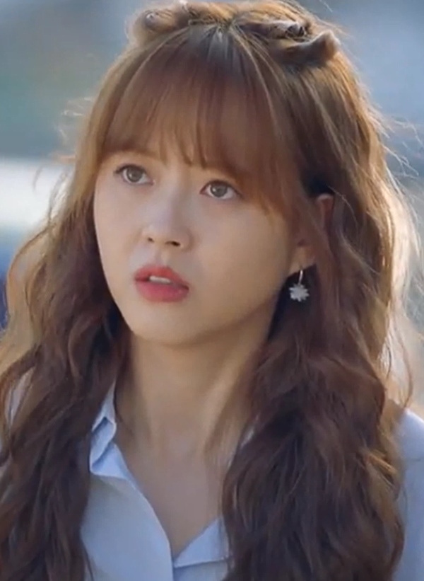 Ở nhà nghỉ dịch có chán quá cũng chớ dại cắt mái nếu bạn có dáng mặt giống những mỹ nhân này-13