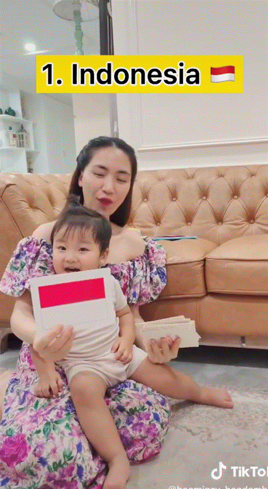 Clip 2 triệu view đang hot: Quý tử nhà Hoà Minzy chưa đầy 2 tuổi đã thuộc làu 19 quốc kỳ, ai cũng phục sát đất-1