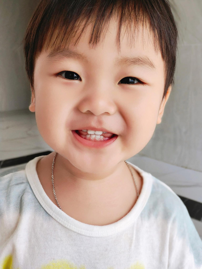 Clip 2 triệu view đang hot: Quý tử nhà Hoà Minzy chưa đầy 2 tuổi đã thuộc làu 19 quốc kỳ, ai cũng phục sát đất-10