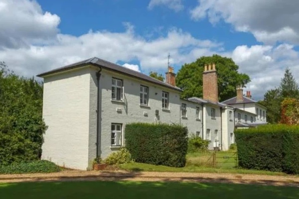 Hoàng gia Anh có động thái mới dứt tình với Harry vì ra điều kiện tàn nhẫn với Nữ hoàng-2