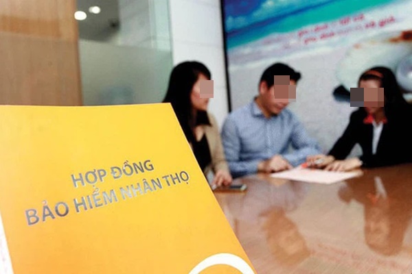 Xôn xao vụ khách hàng mua 19 hợp đồng bảo hiểm sau khi nghi ngờ bị ung thư: Cố tình đổi tên, trục lợi hàng tỷ đồng?-1