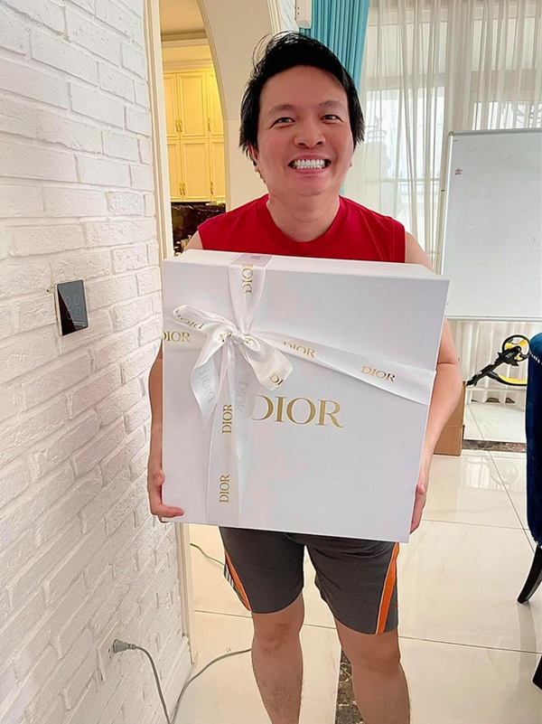 Nữ đại gia có biệt thự 400 tỷ sắm túi hiệu 62 triệu tặng chồng, nhưng nói gì mà khiến người nhận kêu trời không thấu?-2