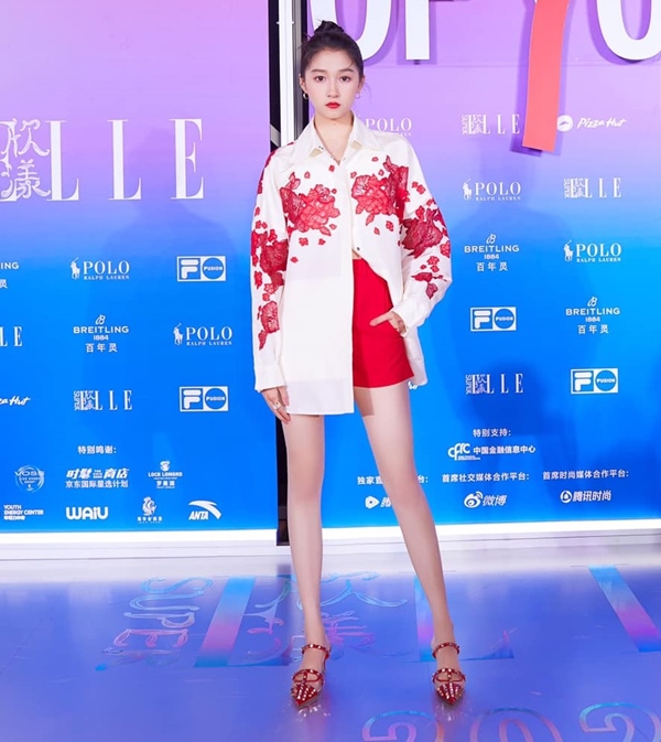 Son Ye Jin đại chiến Quan Hiểu Đồng khi diện áo na ná: Chị Đẹp lên đồ dìm dáng, mờ nhạt hơn hẳn bạn gái Lộc Hàm-4