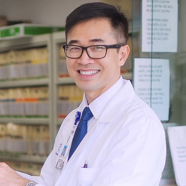 Dùng lá xông hơi, súc miệng nước muối có phòng được Covid-19? Bác sĩ người Việt tại Mỹ tiết lộ câu trả lời-1