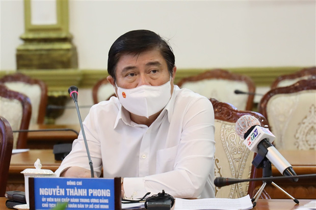 Chủ tịch TP.HCM: Từ ngày mai, người dân không ra đường sau 18h-1