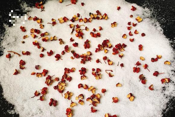 Bây giờ tôi mới biết bảo quản gạo rất đơn giản và nó sẽ không có sâu, mọt trong 1 năm, thật tiếc vì không biết sớm hơn-1