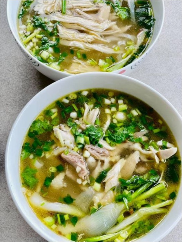 Siêu mẫu Hà Anh diện cả bikini đứng bếp, món cà ri gà nấu lần đầu đã thành công-4