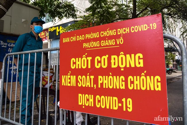 Hà Nội triển khai các chốt cơ động tuần tra, kiểm soát phòng chống dịch, nhắc nhở người dân vi phạm giãn cách-3