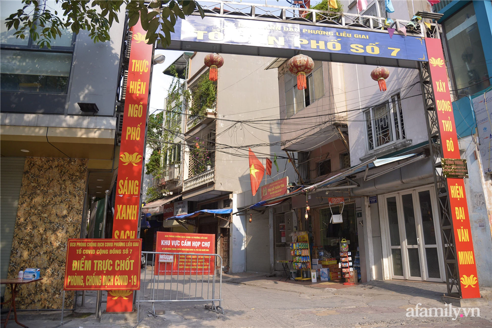 Hà Nội triển khai các chốt cơ động tuần tra, kiểm soát phòng chống dịch, nhắc nhở người dân vi phạm giãn cách-7