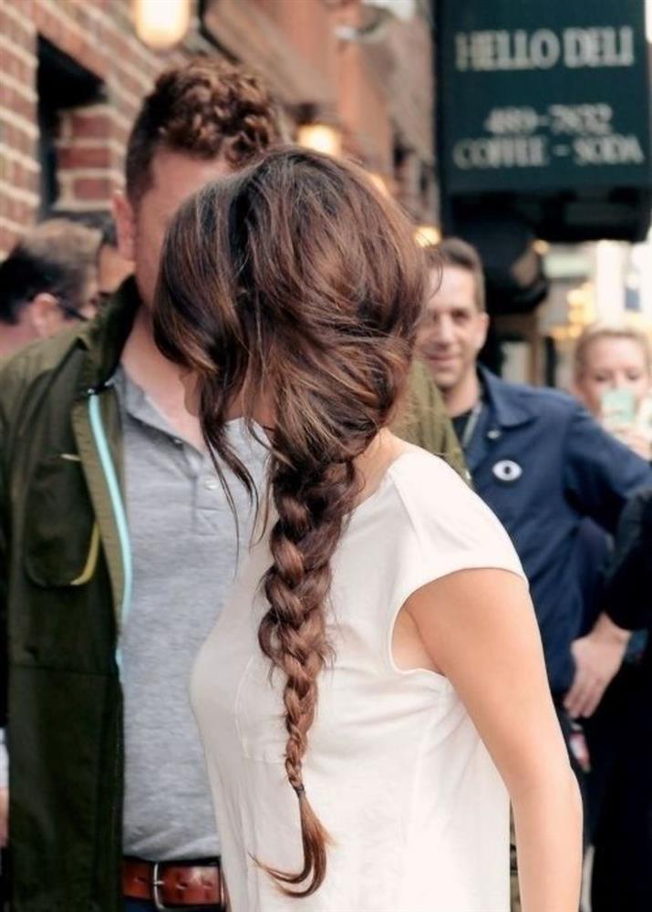 Selena Gomez có nhiều khoảnh khắc chạm đỉnh visual nhờ 4 cách buộc tóc xinh tươi, lãng mạn-16