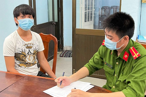 Bị cự tuyệt, gã trai đâm người tình 22 nhát, gục ngay giữa đường ở Hà Nội-1